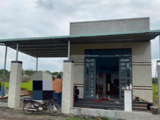 Bán nhà ngay xã đất đỏ tp hồ chí minh giá 1,55 tỷ! gồm phòng khách, 3 phòng ngủ, nhà bếp, toi let