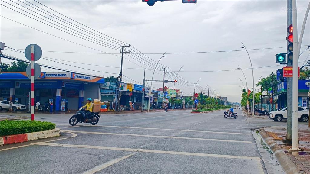 9 tỷ ngay ql 56 ngãi giao (25x53)m 300 (tc) gồm 3 căn nhà và nhà trọ cho thuê dân cư kín siêu phẩm