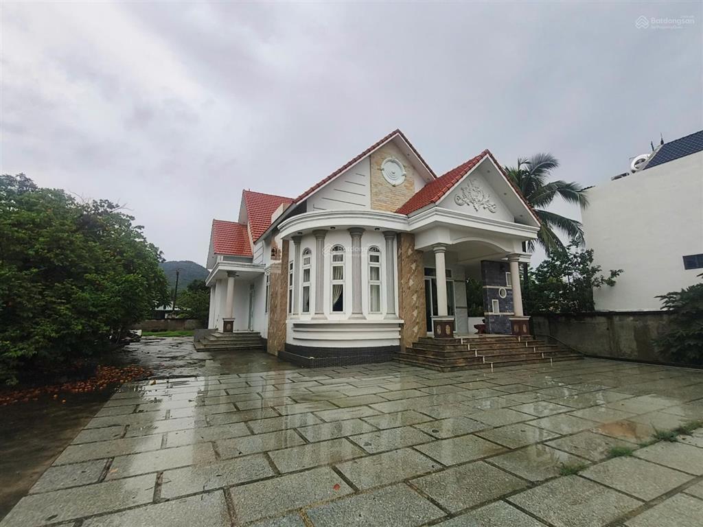 Cần tiền bán gấp 1295m2 mt ql55, hàm tân, bình thuận, 250m2 thổ cư, nhà sẵn 210m2, giá 12.4 tỷ tl