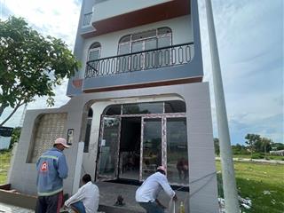 Nhà mới cần bán 80m2 giá 2,8 tỷ đường cây da tân phú trung củ chi cách bệnh viện xuyên á 3km, shr