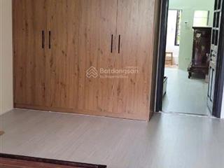 Chính chủ cho thuê căn hộ tập thể tầng 4 dt 55m2 đầy đủ nội thất, điện nước giá dân, vào ở ngay
