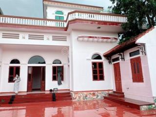 Chủ chuyển công tác muốn bán đất tặng nhà 2 tầng xây tâm huyết dt 477m2 mt 15m. giá chỉ nhỉnh 4tỷ