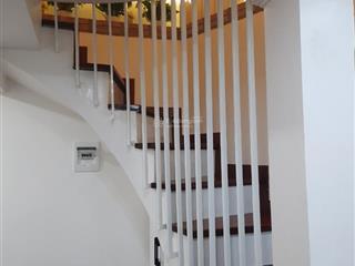 Bán căn nhà phố cửa bắc  lô góc  2 tầng  gần phố  full nội thất, giá 3.15 tỷ