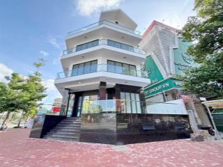 Góc 2mt đường hoàng trọng mậu himlam q7 cn 208m2  giá 93 tỷ