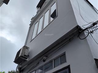 Bán nhà dân xây tại thanh trì, 3 tầng kiên cố, sổ đỏ chính chủ  giá chỉ 4.x tỷ
