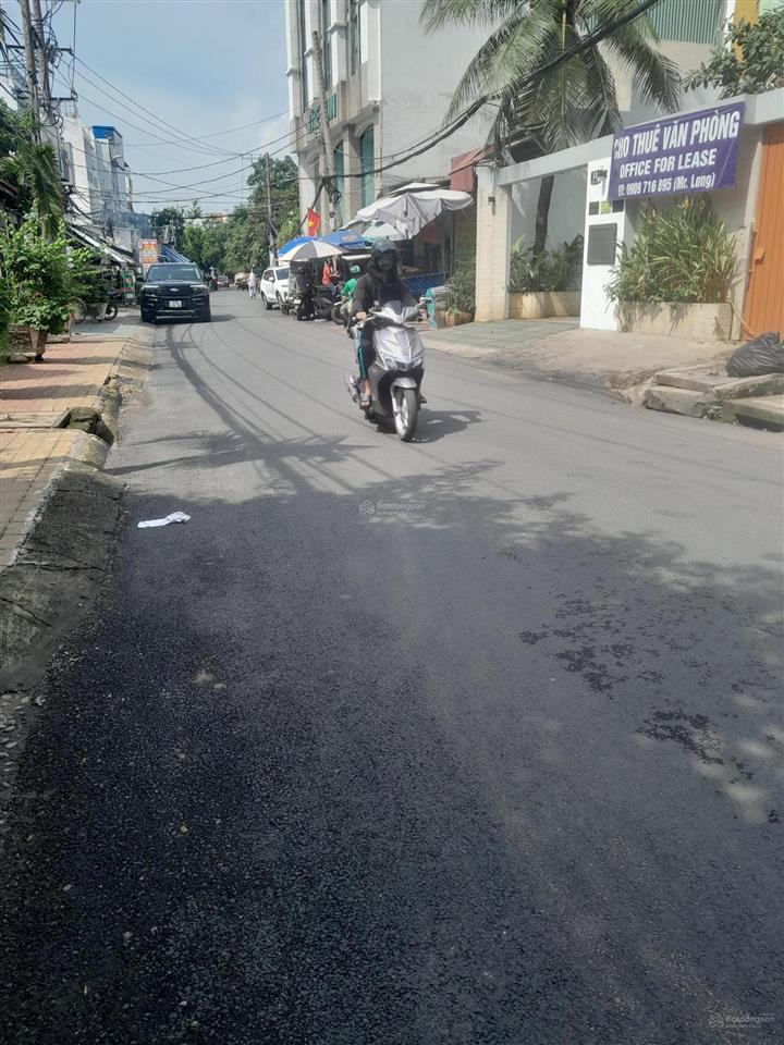 Nhà 10 x 8m, đường nhánh trần não, giá hơn 9 tỷ