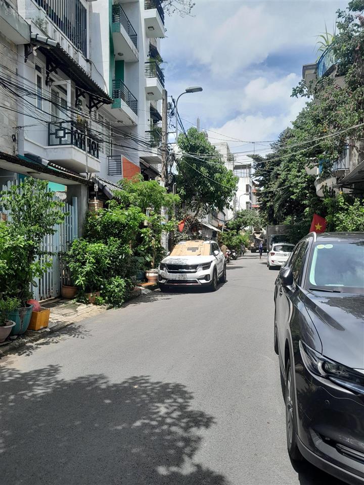 Nhà 10 x 8m, đường nhánh trần não, giá hơn 9 tỷ