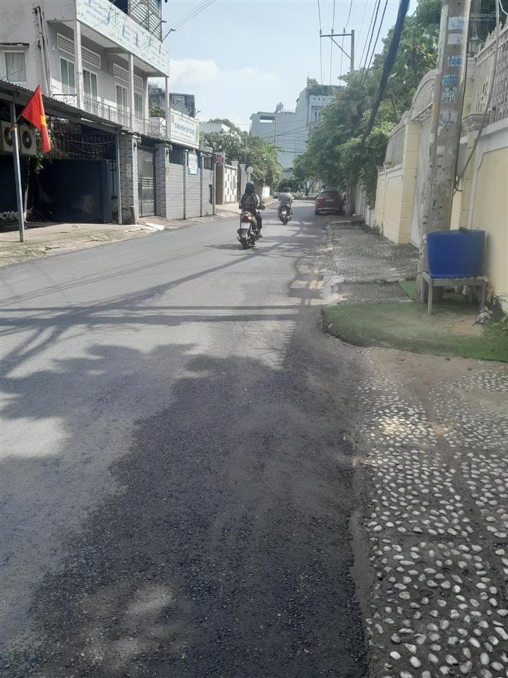 Nhà 10 x 8m, đường nhánh trần não, giá hơn 9 tỷ