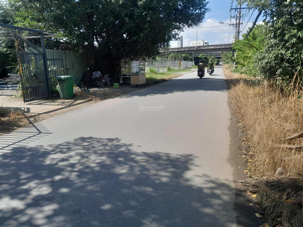 Mặt tiền ngang 20 x 100m, bưng ông thoàn, siêu rẻ 45tr/m2