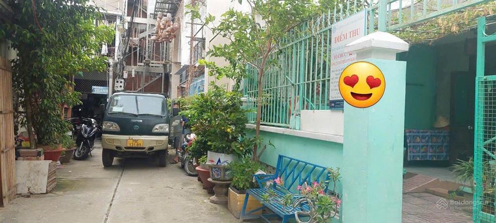 Bán đất tặng nhà trung tâm phố tây  chỉ 250m ra biển nha trang