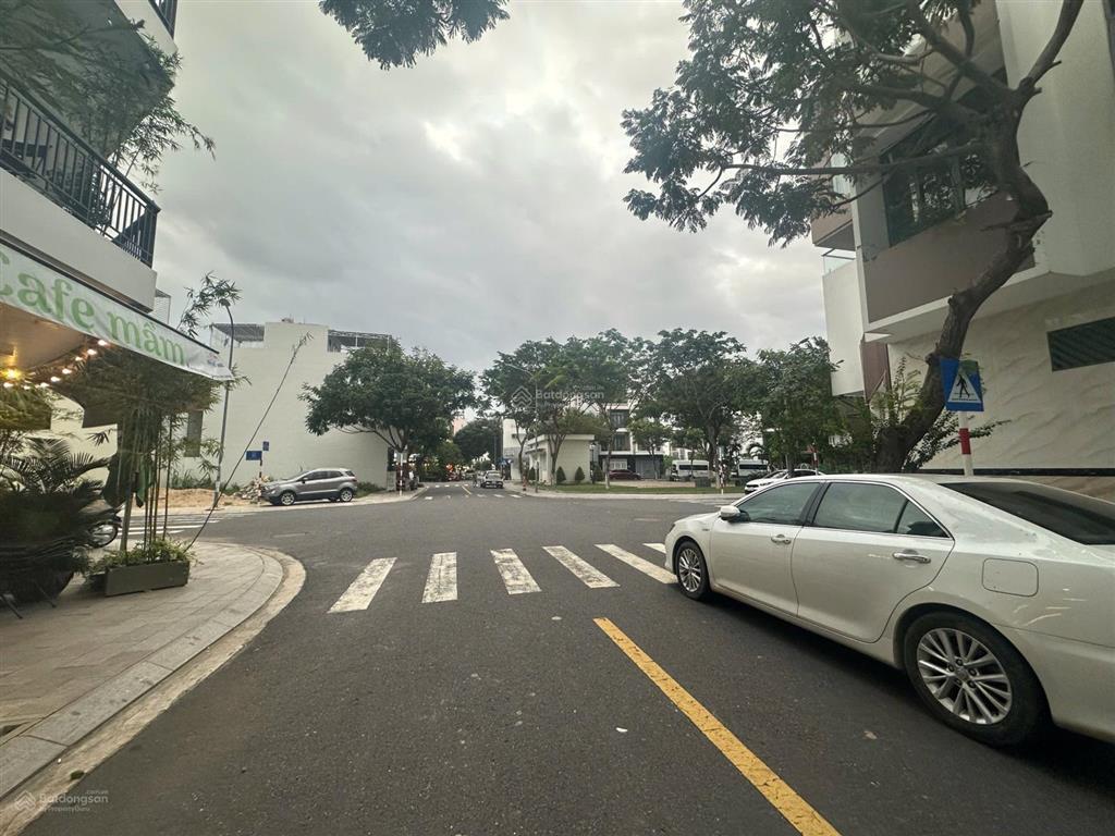 Chính chủ gửi bán lô đất đẹp vcn phước long 1 đối diện công viên giá tốt