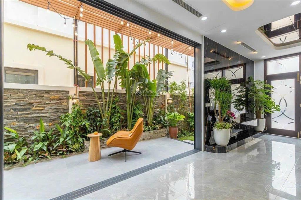 Liền kề san hô 98m xẻ khe hướng đông nam mát mẻ, trung tâm kết nối.