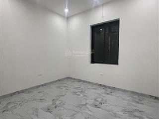 Phân lô trần quốc hoàncầu giấy 41m*5 tầng thang máy,mt4m,oto tránh,kinh doanh,1 nhà ra phố,nhà đẹp