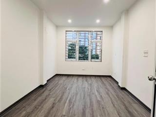 Mặt phố trần quốc hoàncầu giấy 20m*4 tầng,oto dừng đỗ ngày đêm,vỉa hè đá bóng,kinh doanh sầm uất