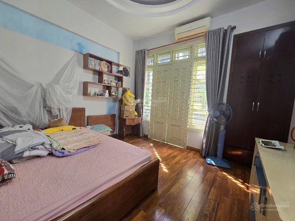 Phân lô dương quảng hàmcầu giấy 51m2*5 tầng,mt 4m,gara ôtô,lô góc 2 mặt oto đỗ,dân xây,gần phố