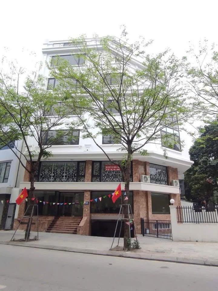 6 tầng xây mớimặt phố phạm văn đồng 201m,mt 21m,lô góc,pccc,hoàn công đầy đủ,vỉa hè khủng,kd 24/7