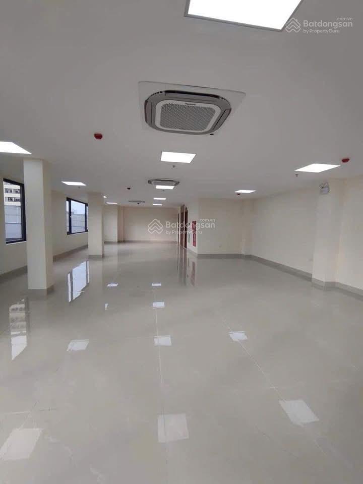 6 tầng xây mớimặt phố phạm văn đồng 201m,mt 21m,lô góc,pccc,hoàn công đầy đủ,vỉa hè khủng,kd 24/7