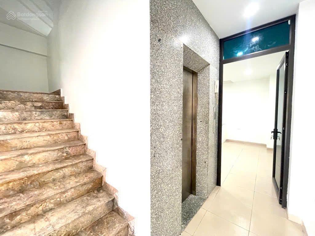 Nhà đẹp cách đường chính chỉ 20m, đường 2 ô tô tránh nhau