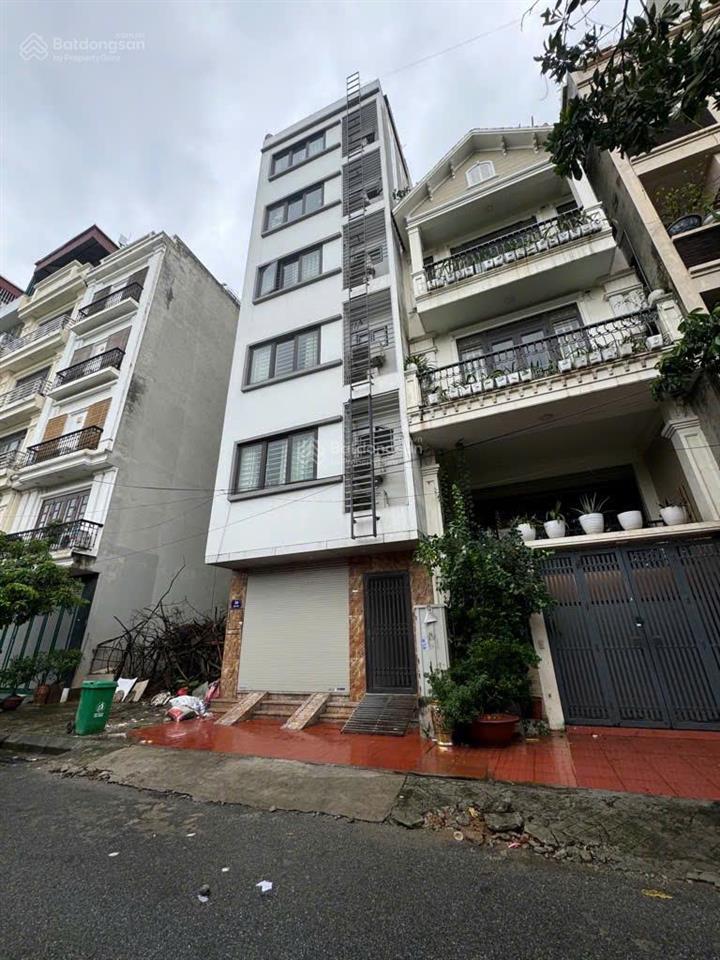 Nhà đẹp cách đường chính chỉ 20m, đường 2 ô tô tránh nhau