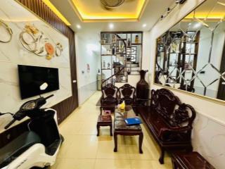 Nguyễn khang  cầu giấy gần trường cấp 1,2,3 và đại học . tttm . bệnh viện dt31 4tầng 7,9 tỷ