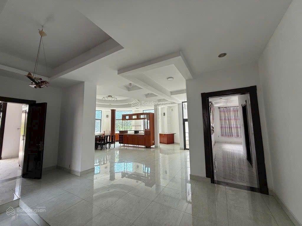 Mặt tiền đường võ nguyên giáp xa lộ hà nội dt 2200m giá 380 tỷ