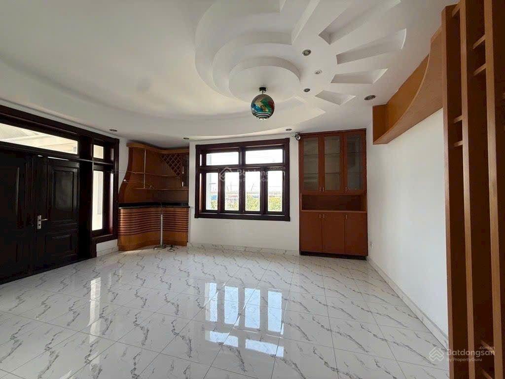 Mặt tiền đường võ nguyên giáp xa lộ hà nội dt 2200m giá 380 tỷ