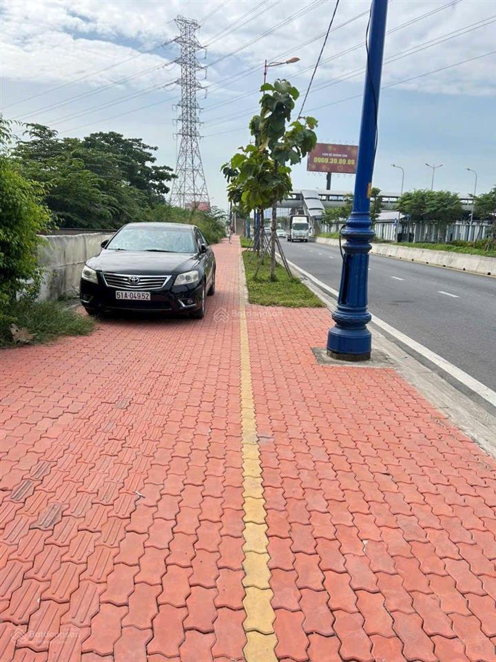 Mặt tiền đường võ nguyên giáp xa lộ hà nội dt 2200m giá 380 tỷ