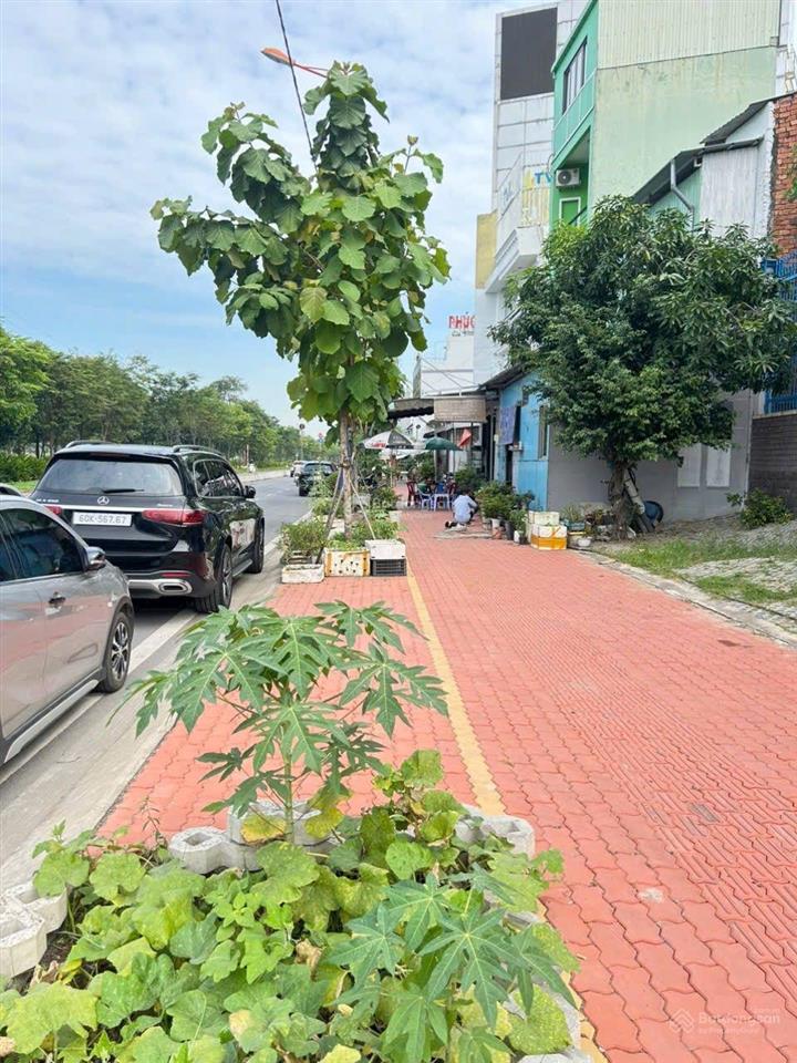 Mặt tiền đường võ nguyên giáp xa lộ hà nội dt 2200m giá 380 tỷ