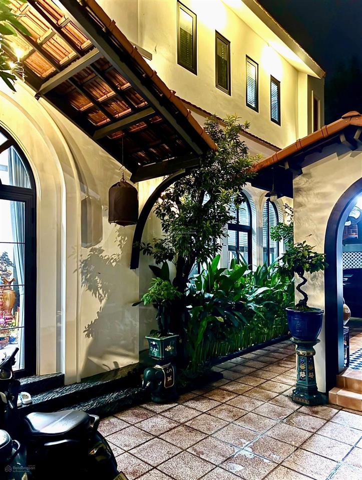 Biệt thự sân vườn lê văn chí thủ đức 374m giá 13.2 tỷ tl