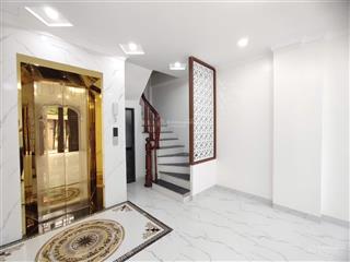 Nhà đẹp 5 tầng + lửng dt 42m2 măt 4,05m có thang máy tại phố lụa vạn phúc về ở luôn