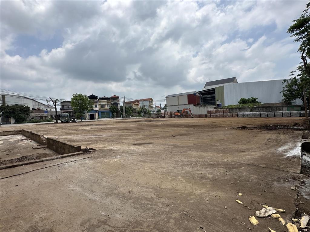 Bán đất 800m2 (40m mt) sẵn 4 sổ 200m2/sổ mặt đường 383 gần kcn tân dân, dt379, 39a, ct 5b