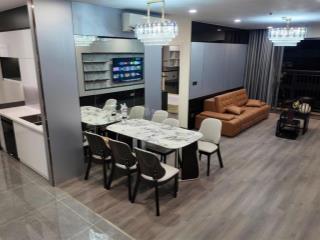 Bán căn hộn03t3 3pn, 2wc tại khu ngoại giao đoàn, 10,8 tỷ, 110,7m2,căn nhà full nội thất mới tinh