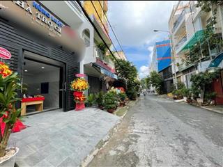 Chdv phan huy ích 105m2 ( 4.5x22m ) 7 tầng 19 phòng doanh thu 100tr/tháng