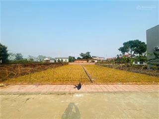 900m chia 2 sổ mặt tiền rộng 28m vuông góc bằng phẳng