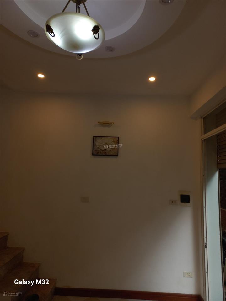 Bán nhà chính chủ, vị trí đẹp, phù hợp làm công ty, cửa hàng hoặc để ở