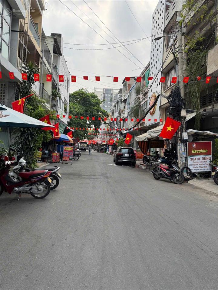 Hạ 4 tỷ hẻm 12m thông chợ tsn nguyễn kiệm, p3, dt 8x20.5m, 4 lầu có 11 phòng giá 30 tỷ tl