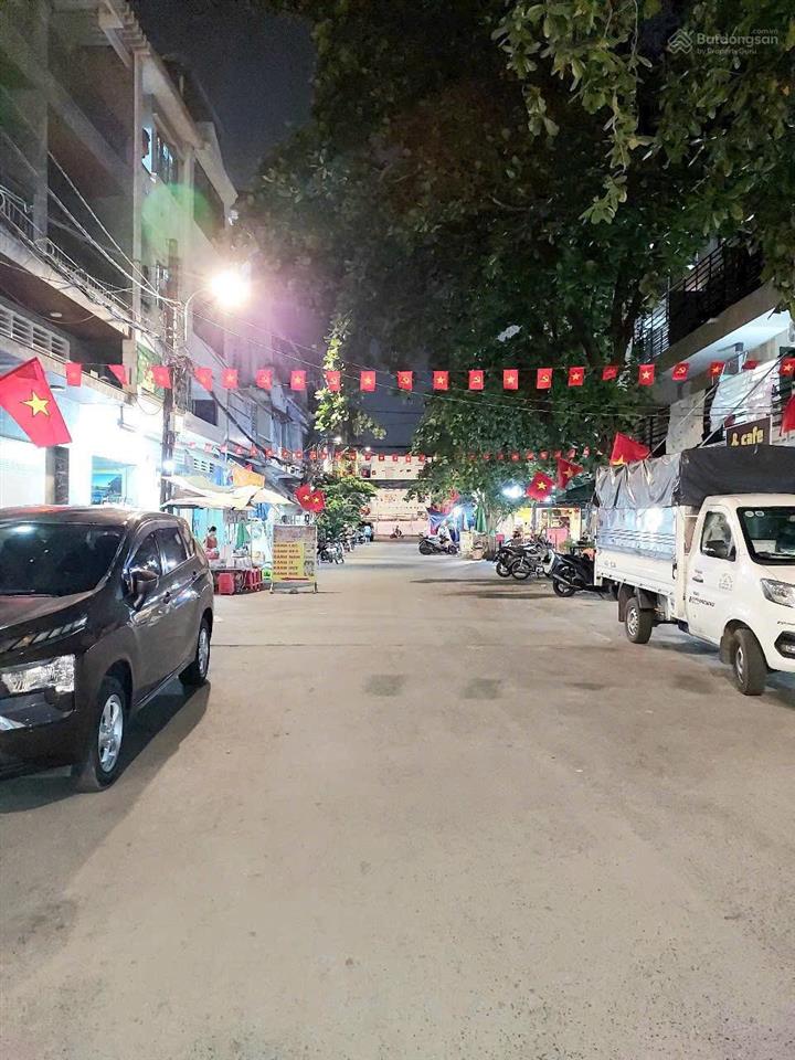 Hạ 4 tỷ hẻm 12m thông chợ tsn nguyễn kiệm, p3, dt 8x20.5m, 4 lầu có 11 phòng giá 30 tỷ tl