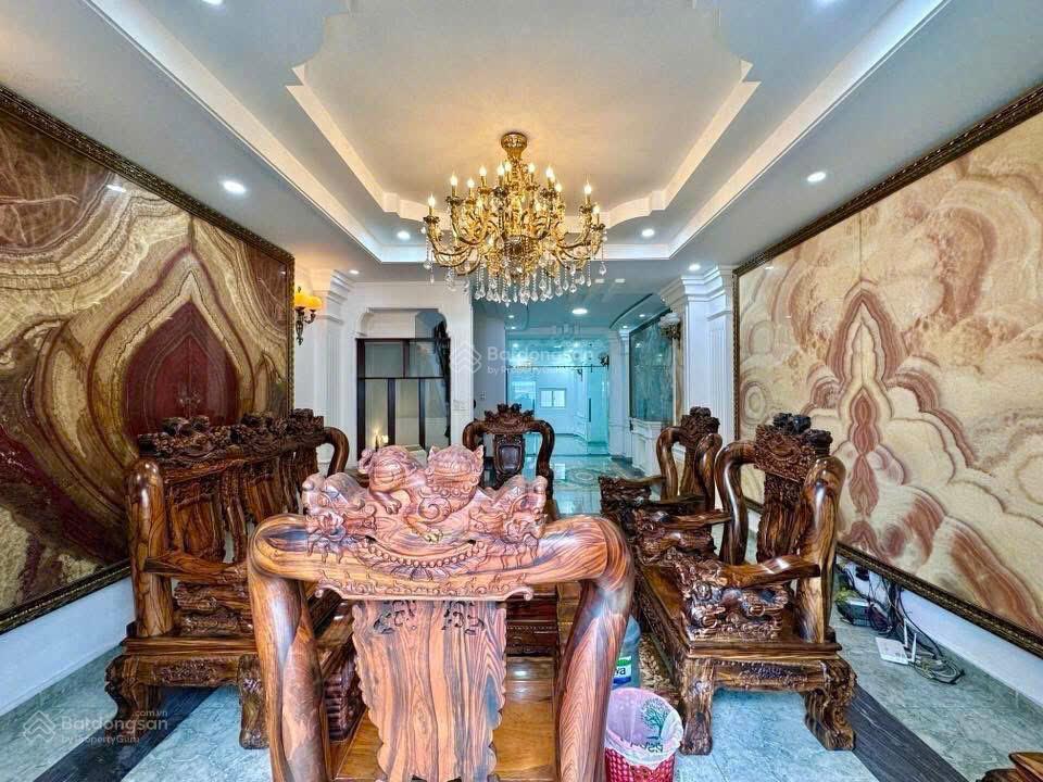 Bán nhà thang máy full nt gỗ quý 5x20m hầm 5 tầng đẹp  ngay siêu thị emart phan văn trị 16.5 tỷ