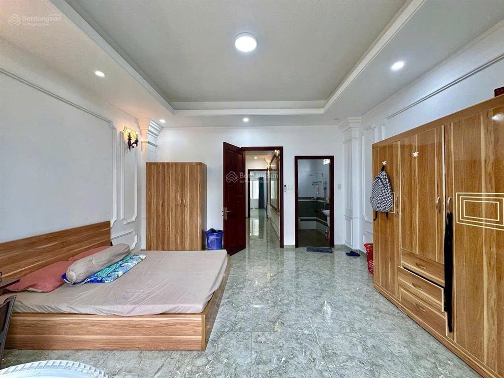 Bán nhà thang máy full nt gỗ quý 5x20m hầm 5 tầng đẹp  ngay siêu thị emart phan văn trị 16.5 tỷ