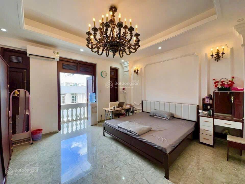 Bán nhà thang máy full nt gỗ quý 5x20m hầm 5 tầng đẹp  ngay siêu thị emart phan văn trị 16.5 tỷ