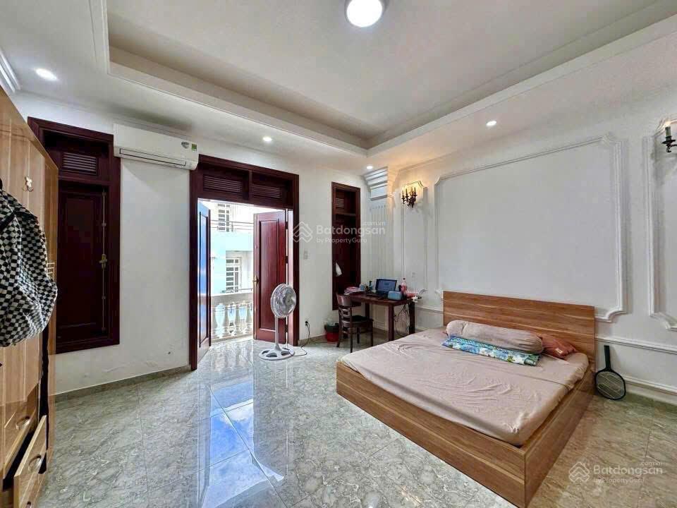 Bán nhà thang máy full nt gỗ quý 5x20m hầm 5 tầng đẹp  ngay siêu thị emart phan văn trị 16.5 tỷ