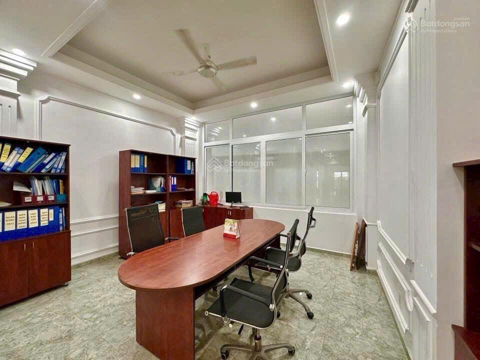 Bán nhà thang máy full nt gỗ quý 5x20m hầm 5 tầng đẹp  ngay siêu thị emart phan văn trị 16.5 tỷ