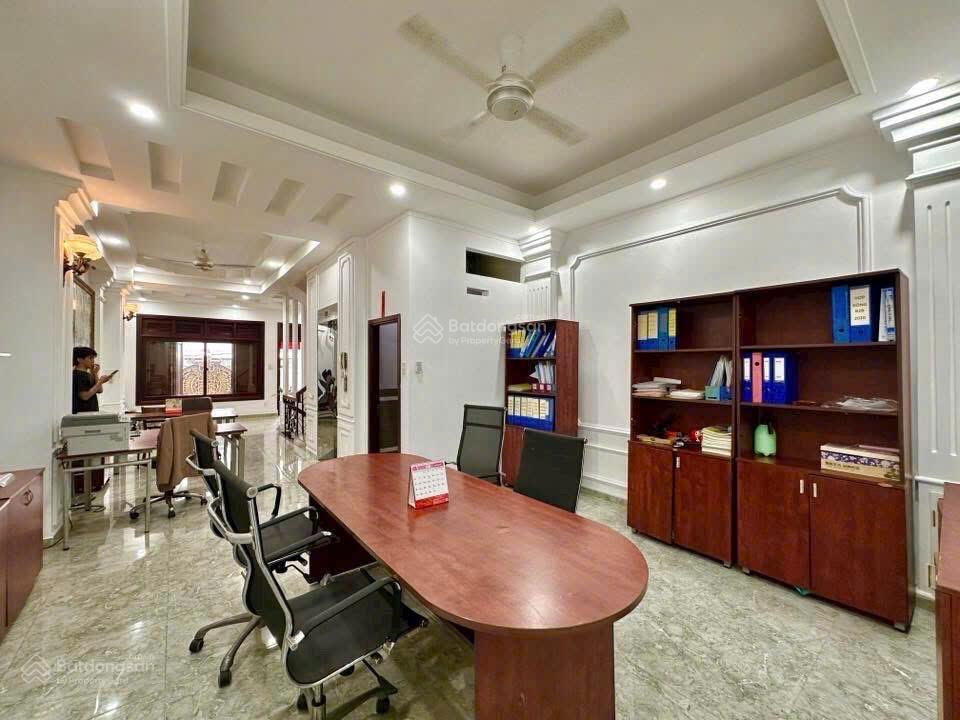 Bán nhà thang máy full nt gỗ quý 5x20m hầm 5 tầng đẹp  ngay siêu thị emart phan văn trị 16.5 tỷ