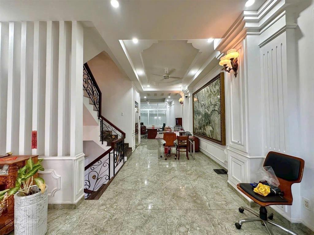 Bán nhà thang máy full nt gỗ quý 5x20m hầm 5 tầng đẹp  ngay siêu thị emart phan văn trị 16.5 tỷ