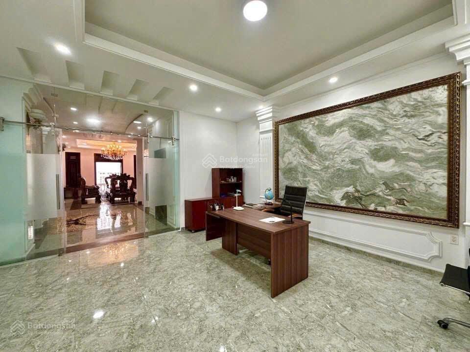 Bán nhà thang máy full nt gỗ quý 5x20m hầm 5 tầng đẹp  ngay siêu thị emart phan văn trị 16.5 tỷ