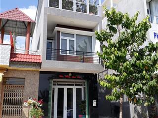Diện tích 83.1 mét vuông nhà ngang 4,2m dài 19,8m cao hai tấm rưỡi vỉa hè rộng rãi đường 7 mét