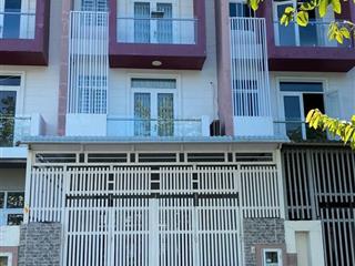 Nhà mặt tiền 3/2  kđt phú cường . rạch giá
 vị trí lô p22