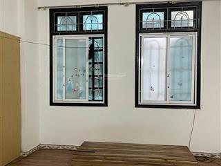 Cho thuê nhà 48m2, 3 tầng, 3pn, rộng rãi, có điều hòa, nóng lạnh, vị trí trung tâm tiện đi lại