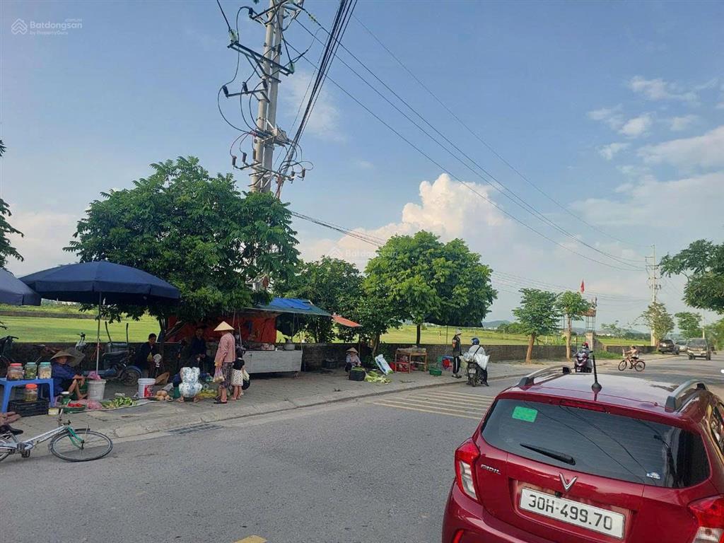 Có 1  0  2 !! lô góc gần 80m2, hiền ninh  đường 8m thông, trục chính thôn