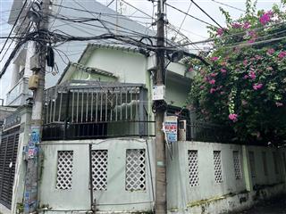 Ngang gần 9m, góc 2 mặt tiền, đường thông xe tải, chủ cần bán gấp, hàng tốt cho ace đầu tư ạ